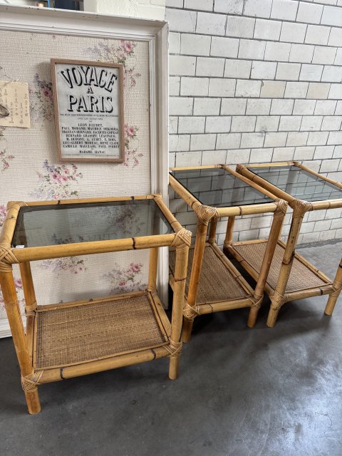 3 side-borde til evt. senge eler s�t dem sammen til sofabord, pris pr. stk.