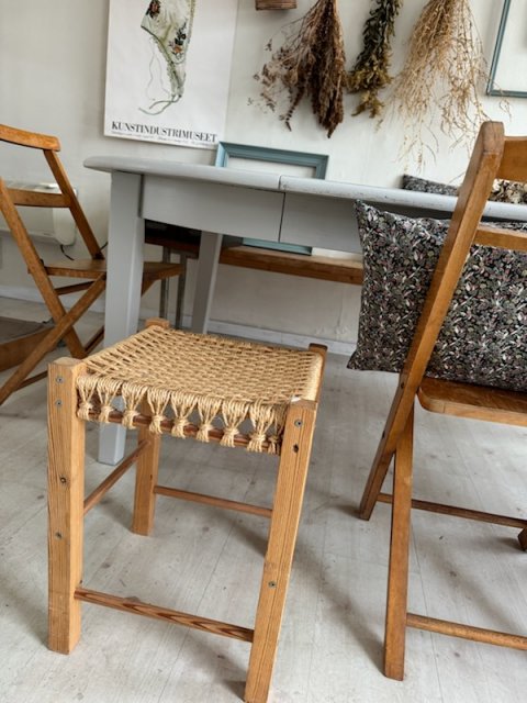 Sk�n skammel med flet