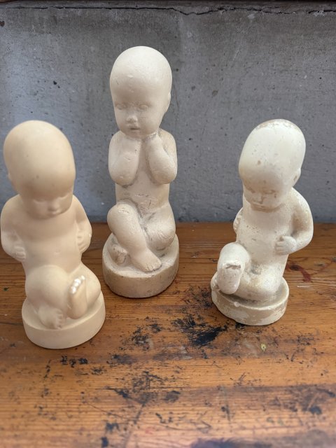 Gamle smukke b�rneskulpturer, pris pr. stk.