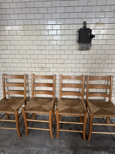 4 smukke stole med flet, s�lges samlet