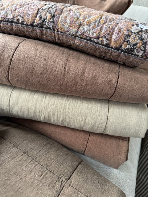 L�kre nye vatt�pper der ogs� kan bruges som sommerdyner, pris pr. stk.