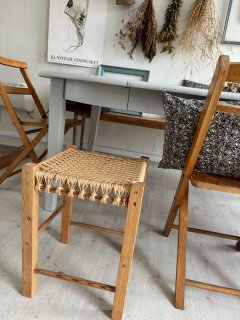 Sk�n skammel med flet