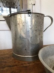 Stor Gammel metal kande til vanding af hns eller blomster